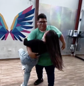 楽しく踊るのがペアダンスの醍醐味、体格なんて関係ない!