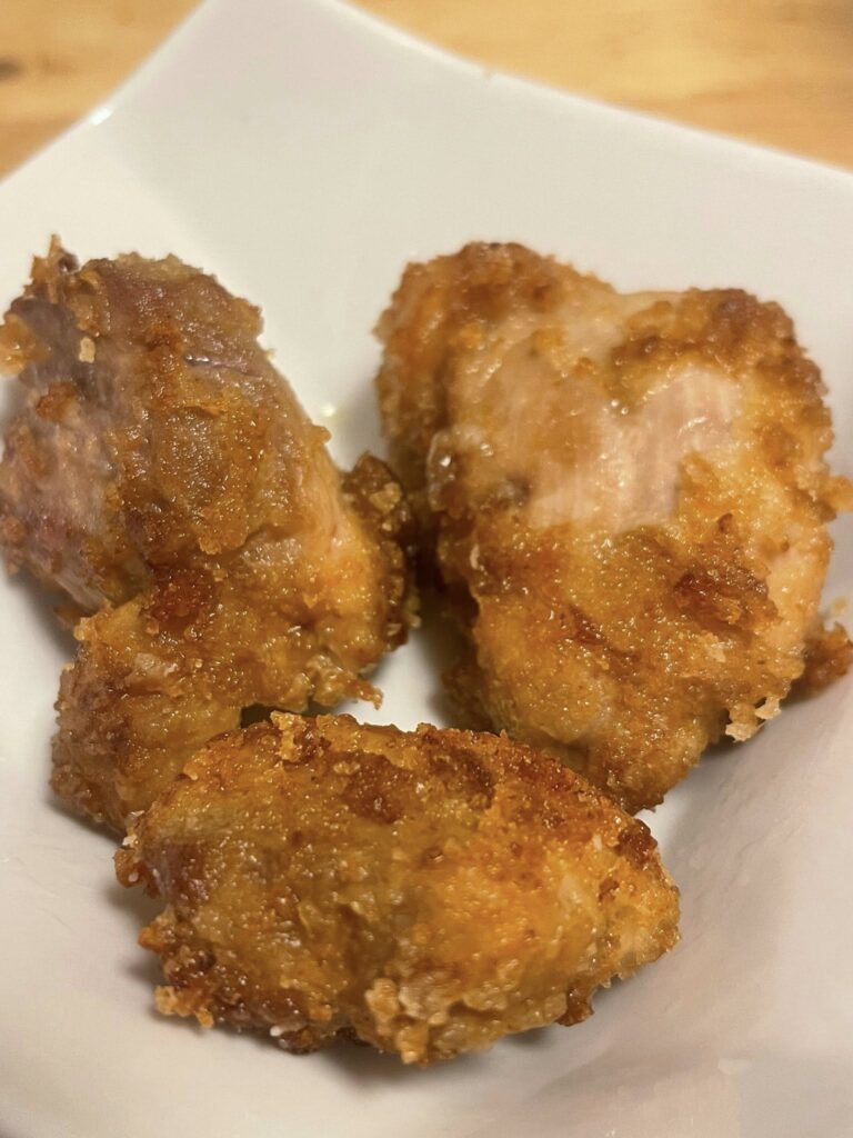 油に小麦粉（片栗粉）を溶かして作る唐揚げ